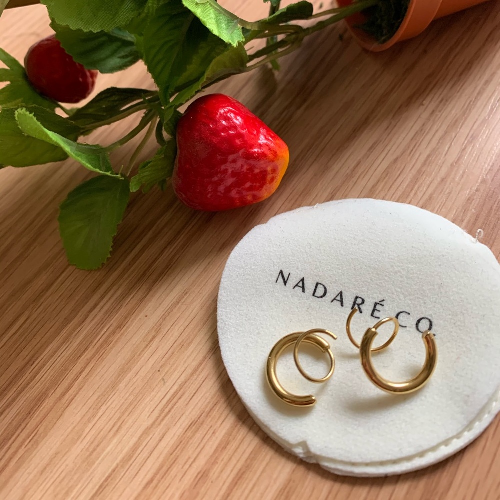 NADARÉ Faux double hoop earrings